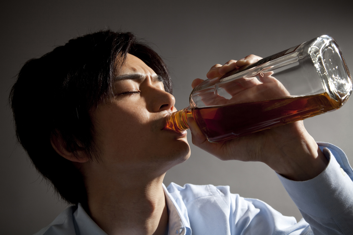 お酒を飲んで顔が赤くなる人は注意
